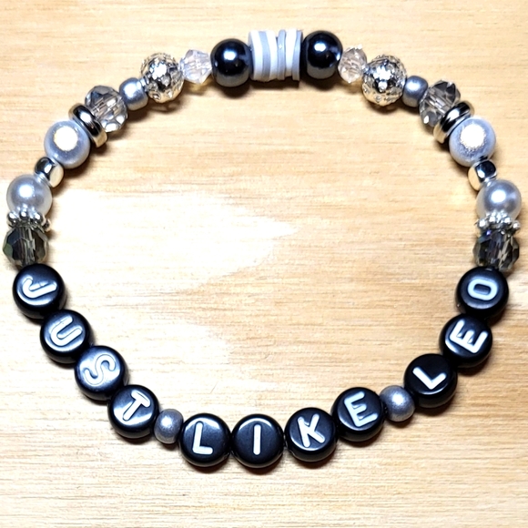 The Man- Taylor Swift Friendship Bracelet - Picture 4 of 5